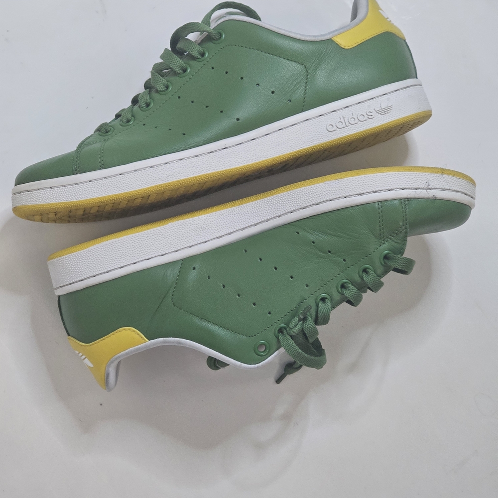 RARE Adidas Green Sneakers - Picture 4 of 9